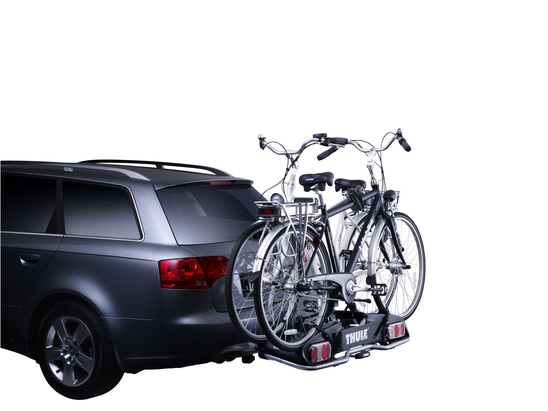 Durch den größeren Abstand zwischen den Felgenhaltern ist dieser EuroPower  915 Fahrradträger von Thule ideal für den Transport schwererer und größerer  Fahrräder wie E-Bikes oder größere Mountainbikes. Durch den  Abklappmechanismus bleibt der